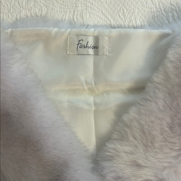 Faux Fur Stole - Picture 2 of 4